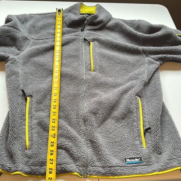 Moosejaw Men’s Gray Jacket with Yellow Trim - Picture 7 of 9